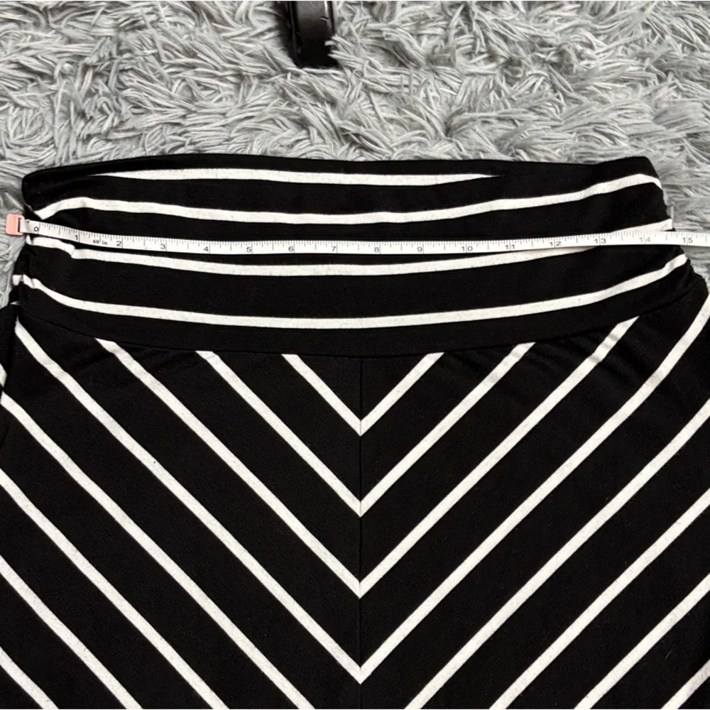 Y2k Black and White Striped Skirt